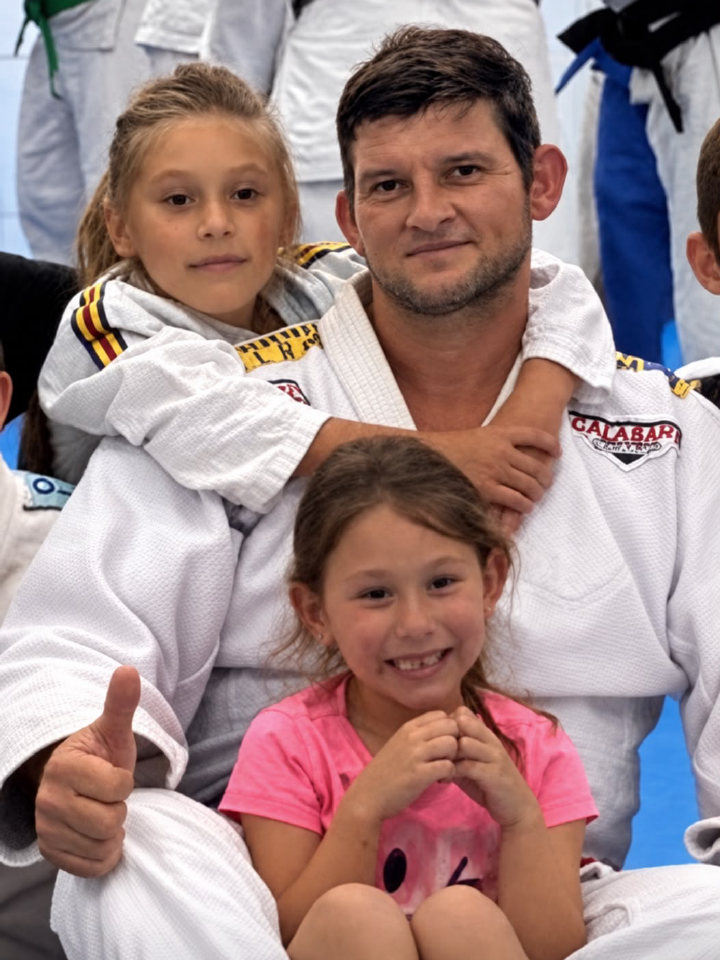 Paulo Eduardo Calasans Camargo com as filhas Luiza e Laura